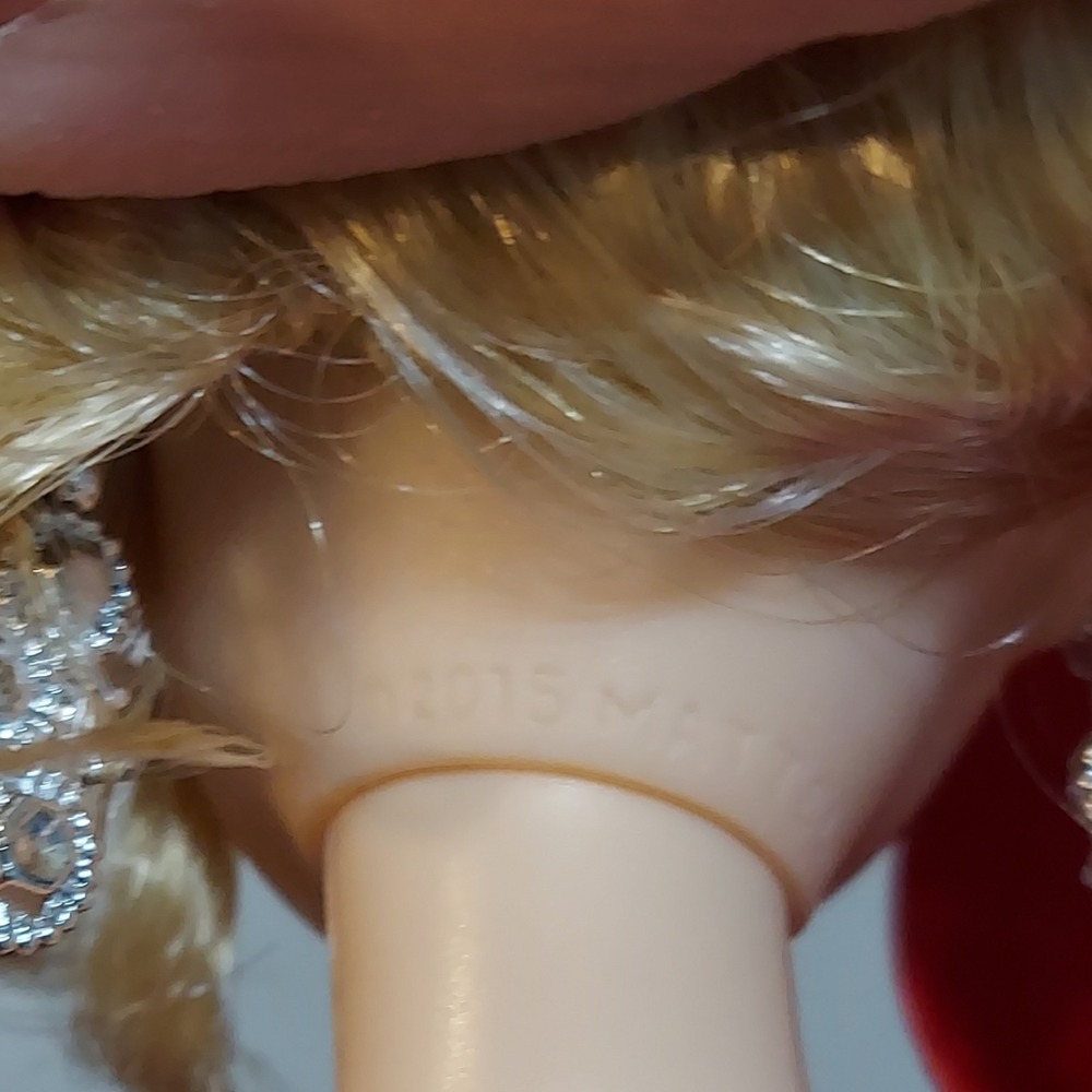Barbie Holiday 2019 Model Muse Doll Blonde Blue Eyes Candy Cane dress 12" - Picture 5 of 7